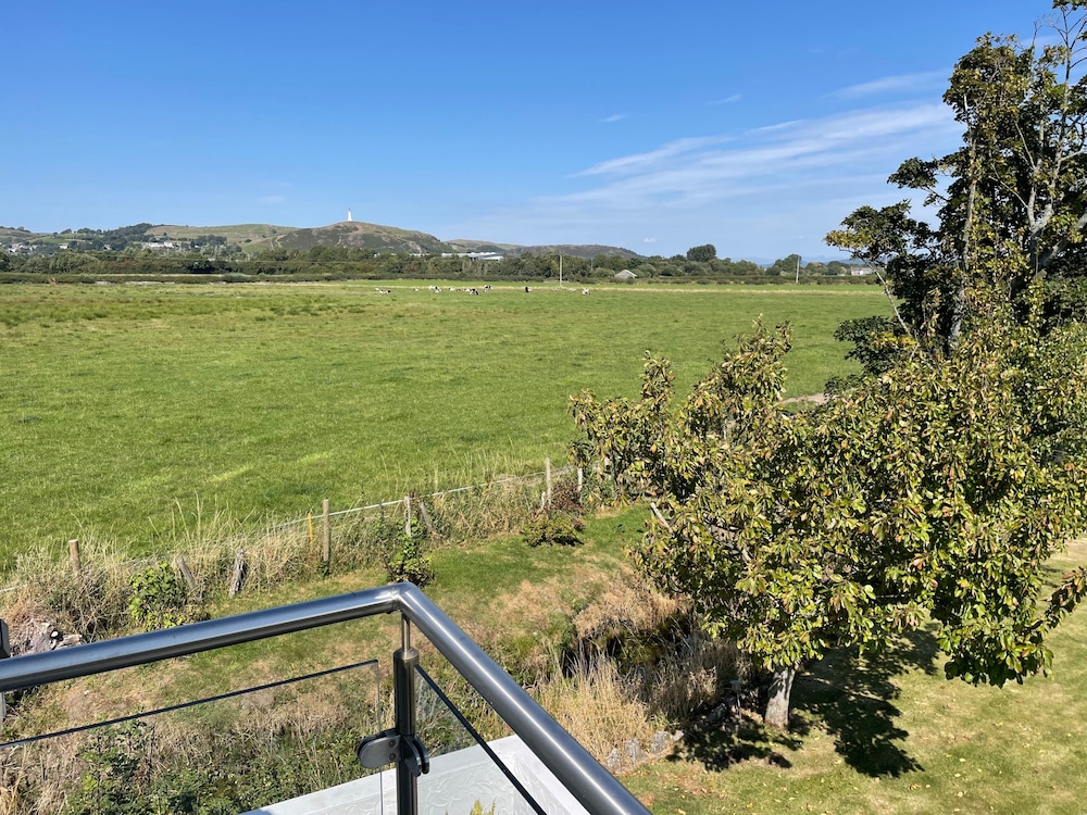 Ulverstons Little gem - Sleeps 2 - Free Parking