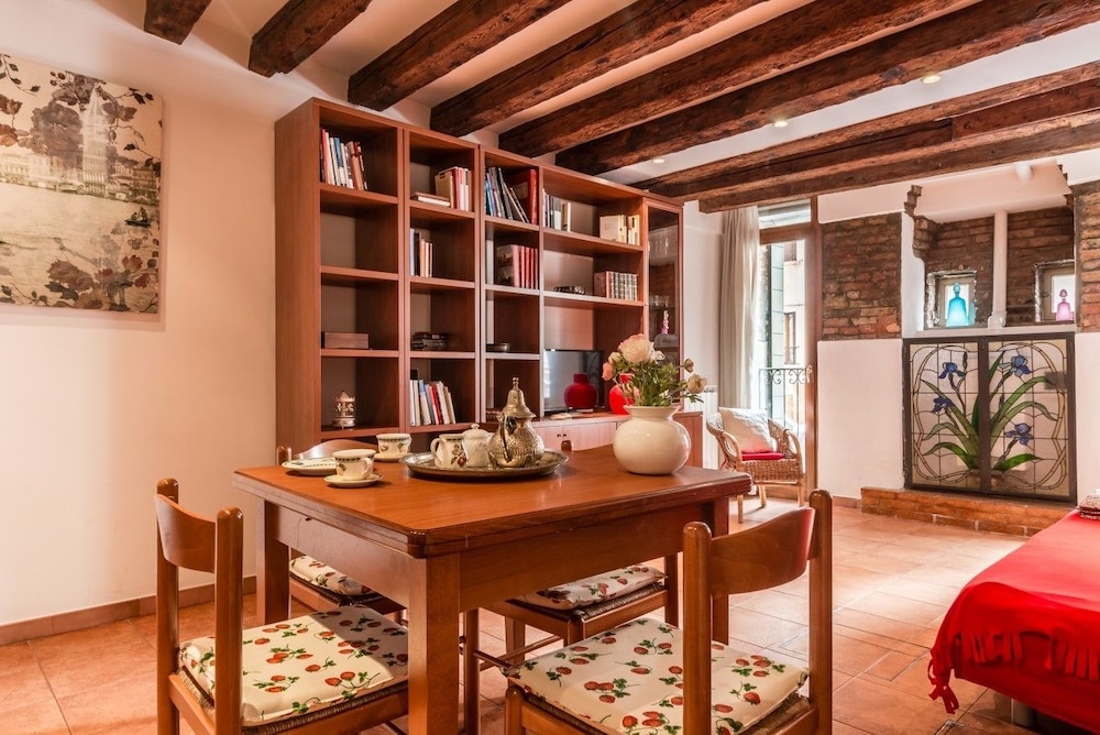 Venice Canal View Boutique Apartment