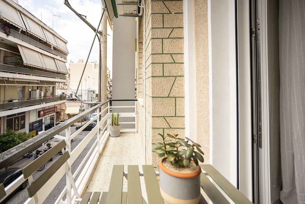 Spacious 2-bedroom Retreat in the Heart of Athens