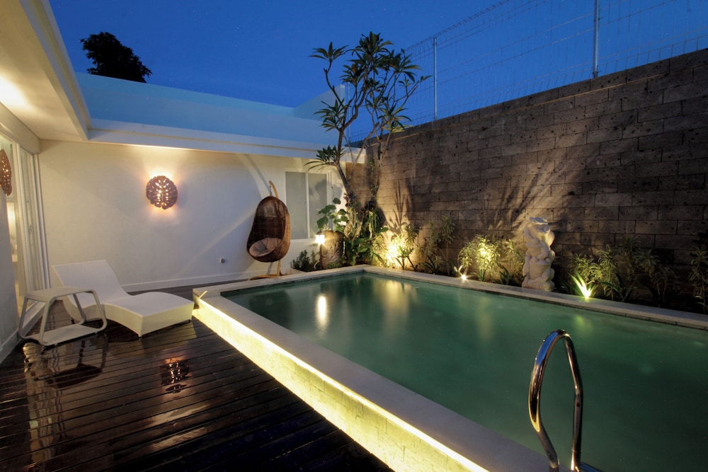 Saka Luxury Villa
