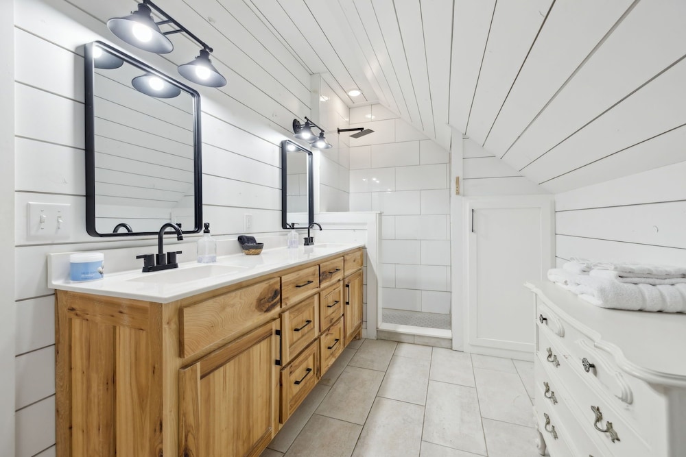 Fox Haven Retreat-modern Cabin-acres of Priv Land