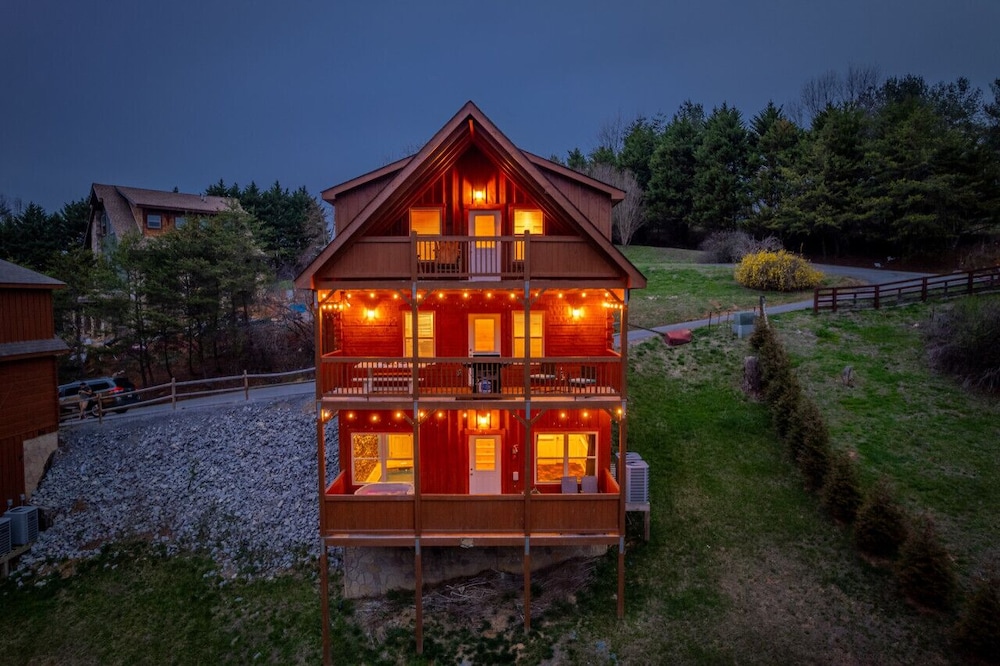 Rustic Mountain Retreat by Ghosal Luxury Lodging - Property Image 2