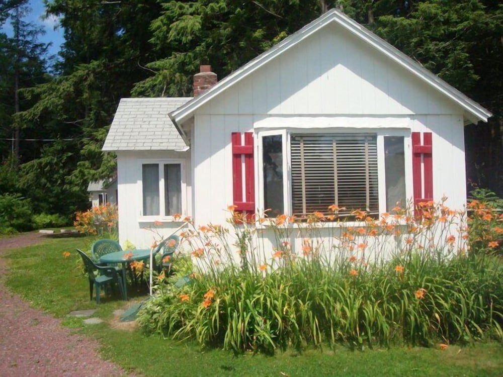 The Cabins at Autumn Mountain Winery
