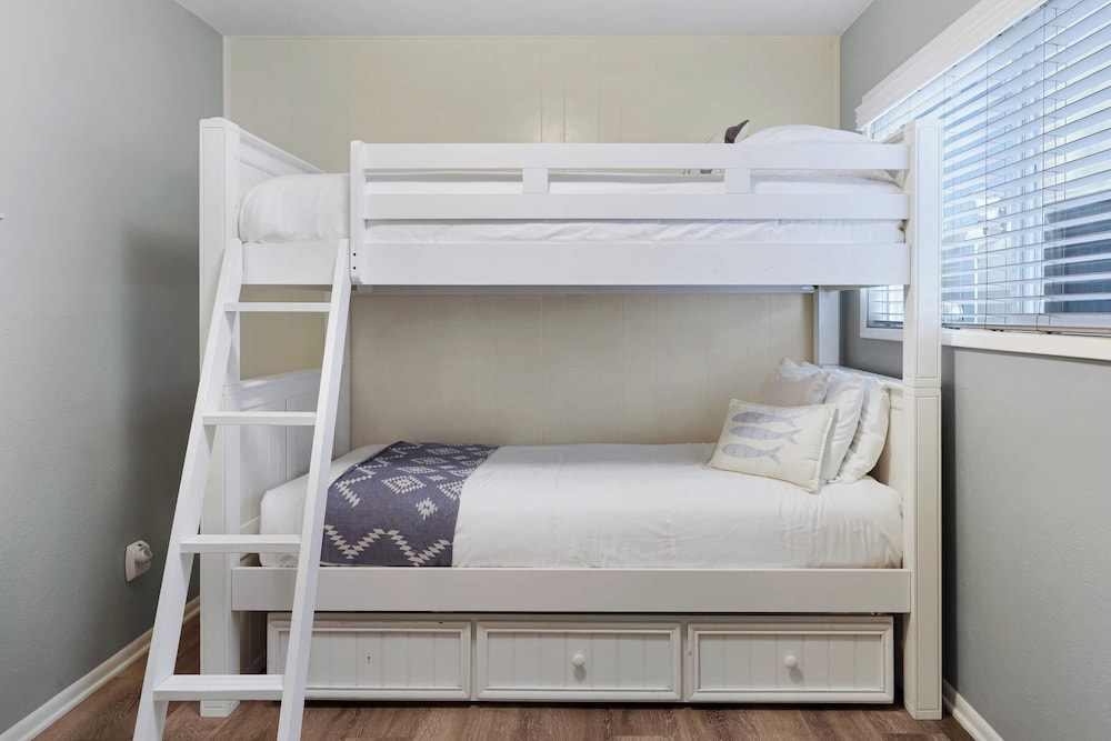 Balboa Breeze by Avantstay Beachfront Retreat + Ocean View