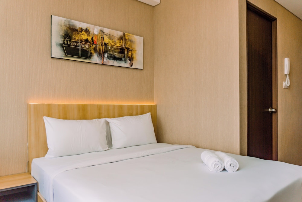 Comfort And High Floor Studio Room At Transpark Bintaro Apartment