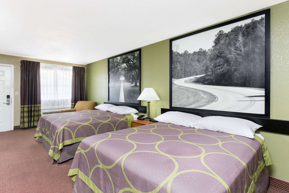 Super 8 by Wyndham Tallulah LA view 5