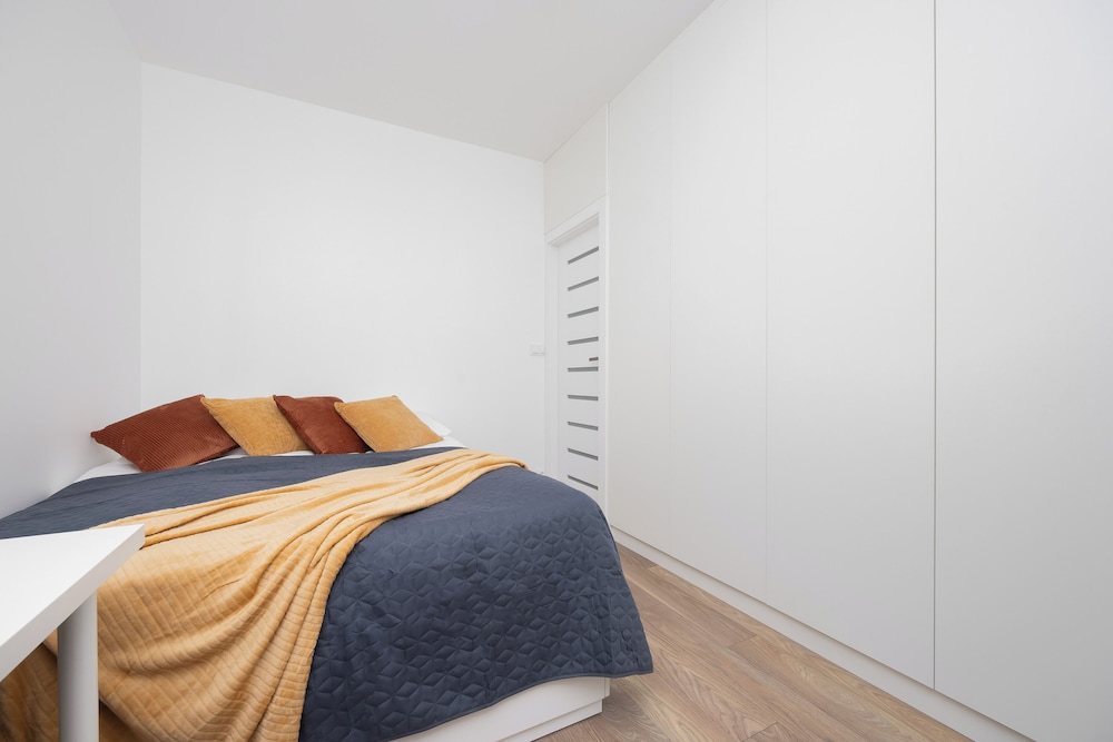 Spacious Apartment for 4 by Renters view 4