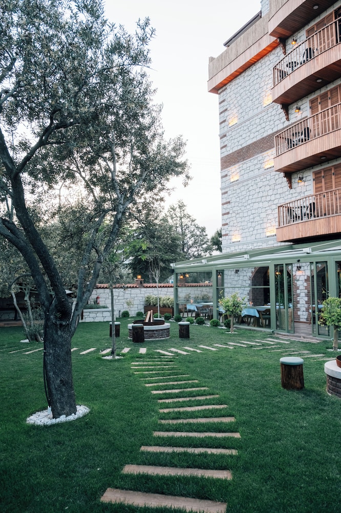 ACC Olives Hotel & Restaurant