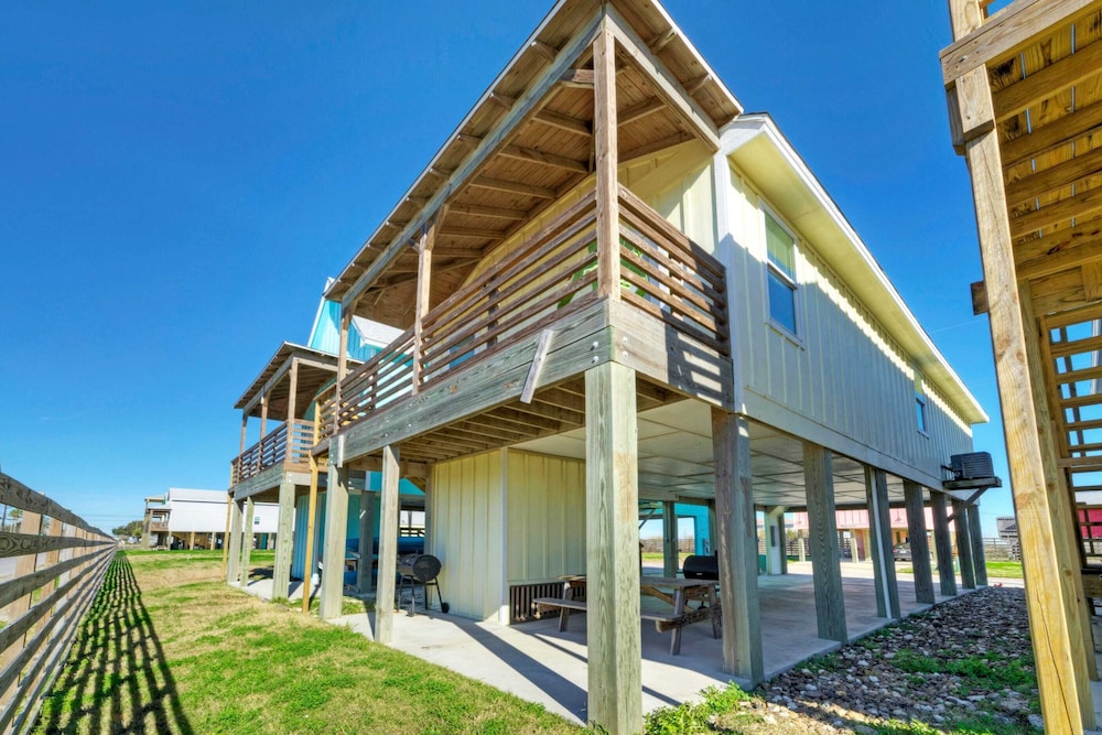 2 Homes on the Bay, Shared Waterfront Pool + Boat Dock Laguna Village Paradise
