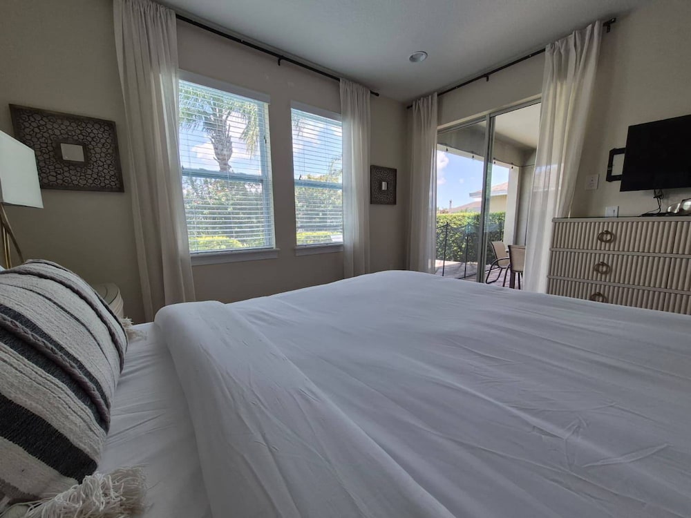 6BR 5BA w Private Pool Spa Near Disney