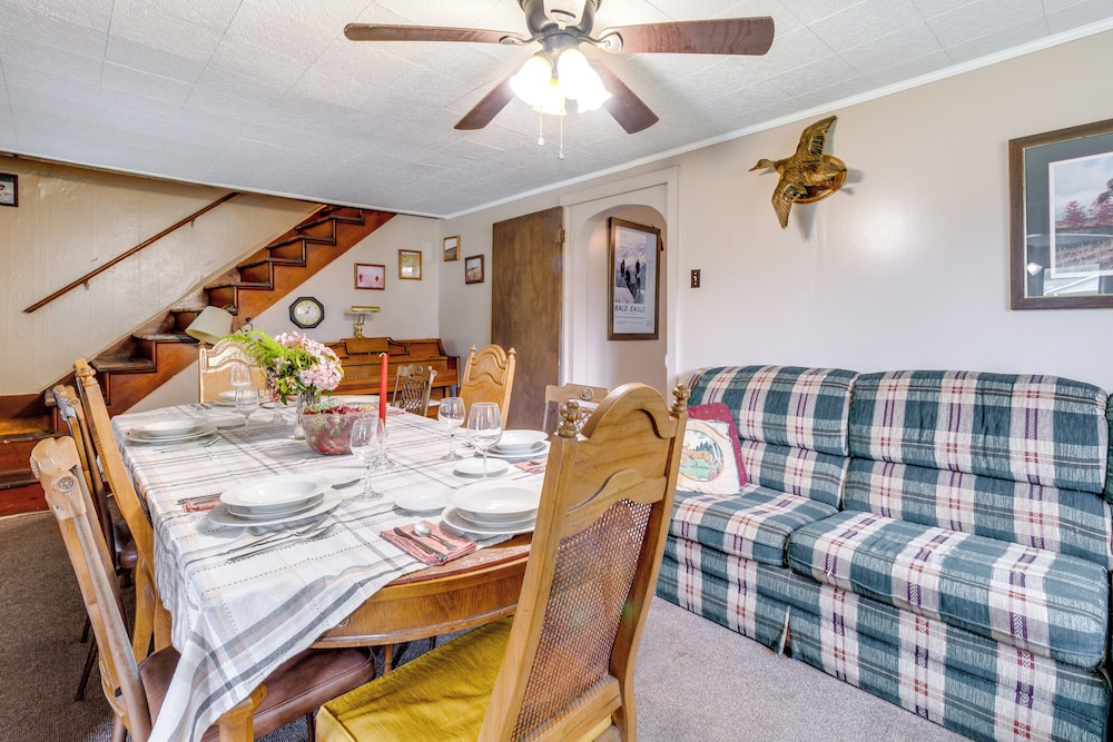 Pet-friendly Smithmill Retreat w/ Yard!