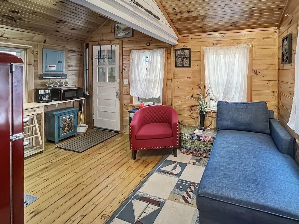 Captain's Quarters, 1.5 Miles to Downtown Ogunquit!