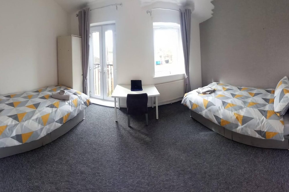 Entire House With 3 Bedrooms view 2