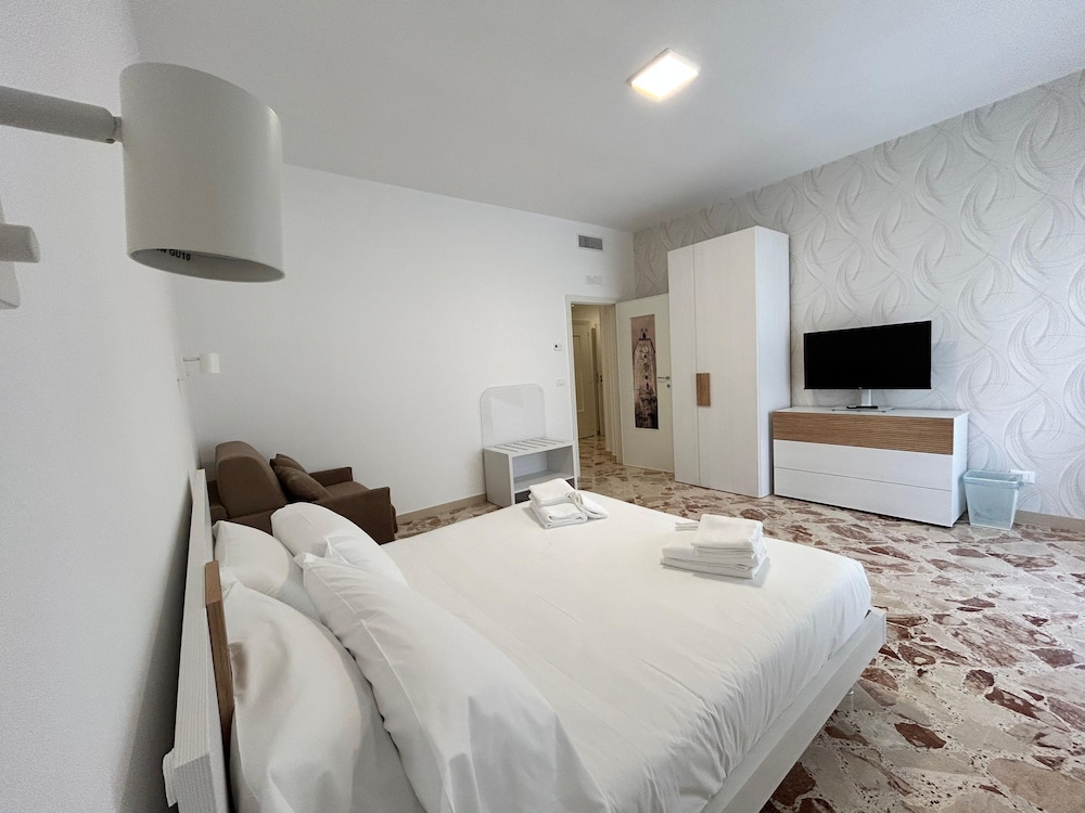 My50s in Monopoli With 4 Bedrooms and 2 Bathrooms