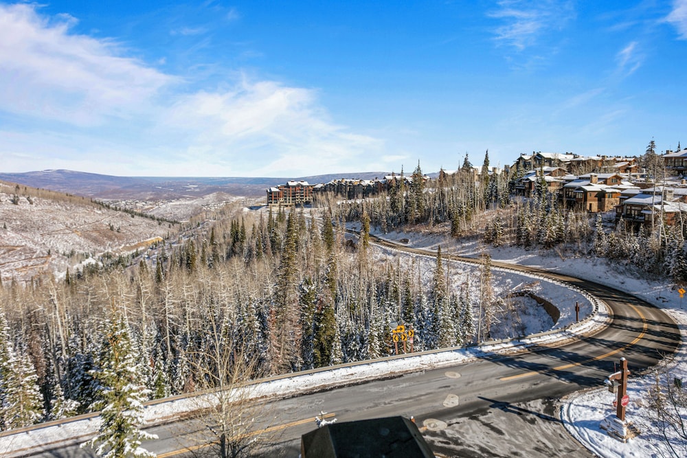 Grand Lodge - Penthouse #505 - Ski-in/ski-out 5 Bedroom Condo
