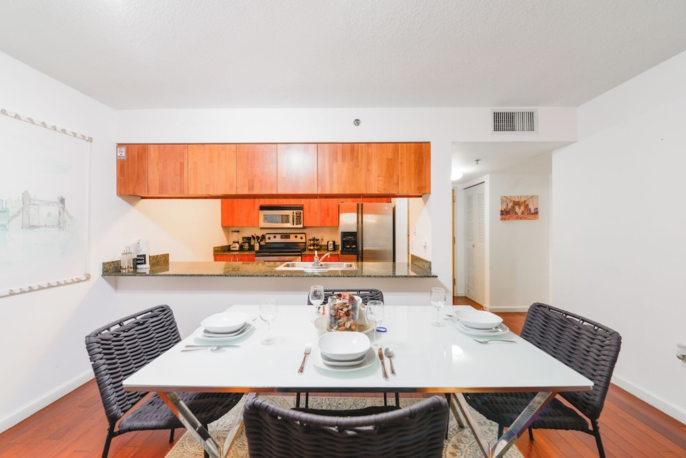 City Views Condo on 31st F at Brickell