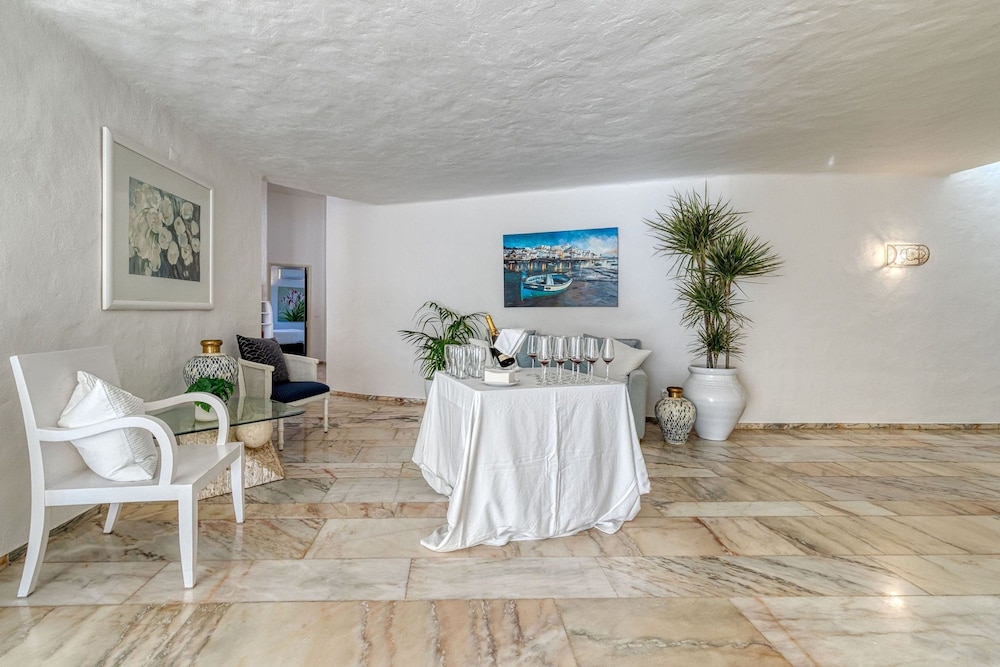 Golfinhos Magnificent Spacious 5 Bedroom Villa