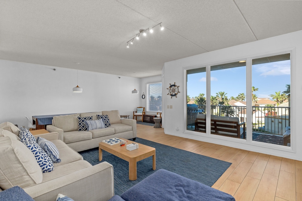 Las Villas Condo Unit 301 - 5 Night Minimum Stays 3 Bedroom Condo