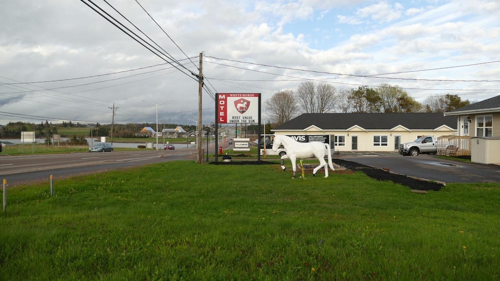 Cornwall Vacations - The White Horse Motel - Property Image 11