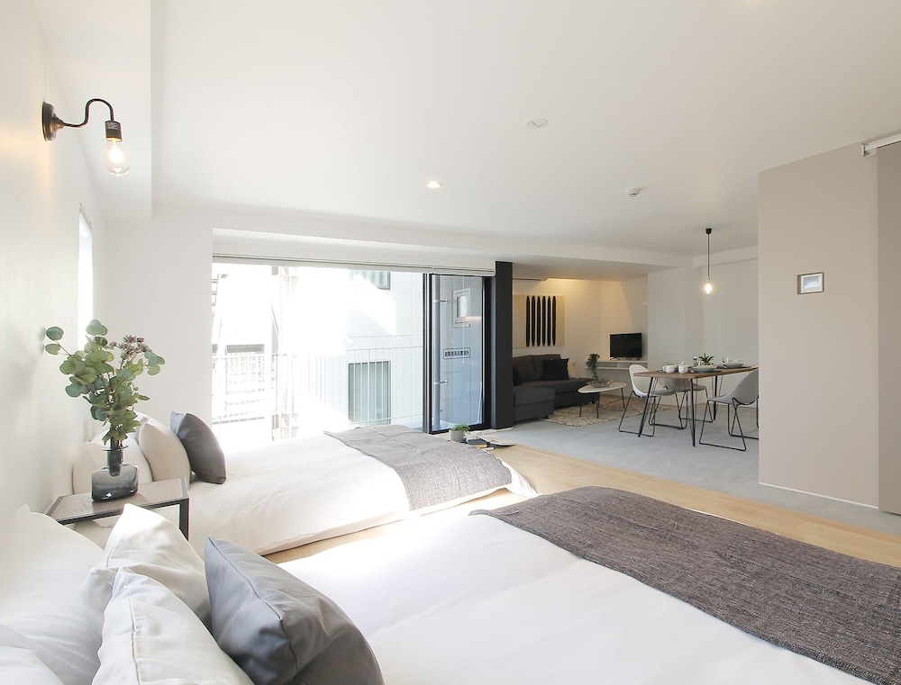 bHotel