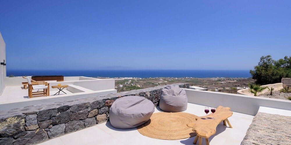 RyoLithos Suites photo 4