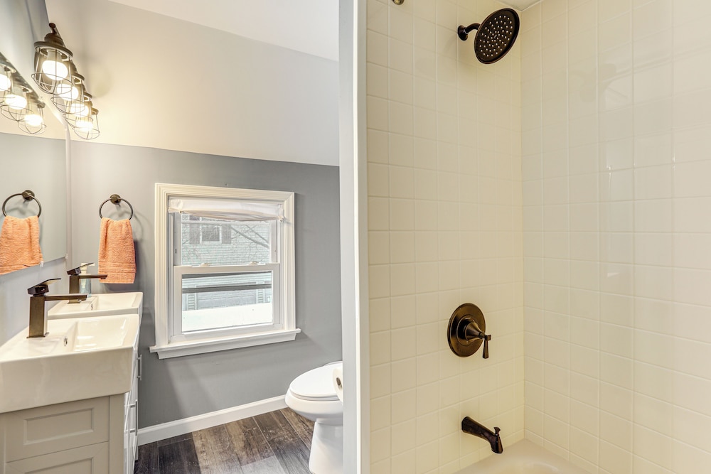 1 Mi to Bradley Beach: Family-friendly Home!