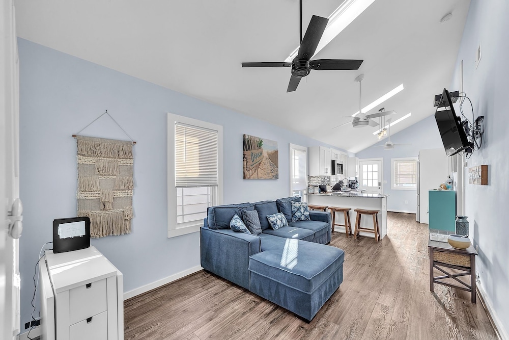 Cozy 3-br Retreat, Four Blocks To Beach & Boardwalk 3 Bedroom Home
