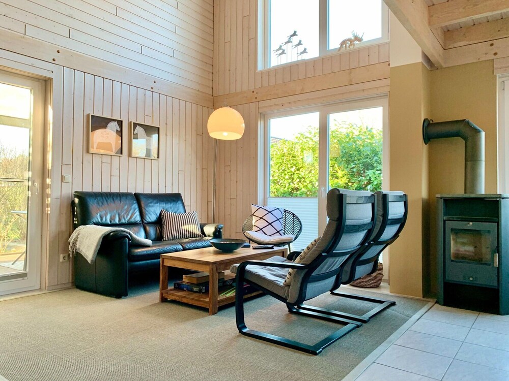 Lovely Holiday Home in Dummer Near Lake