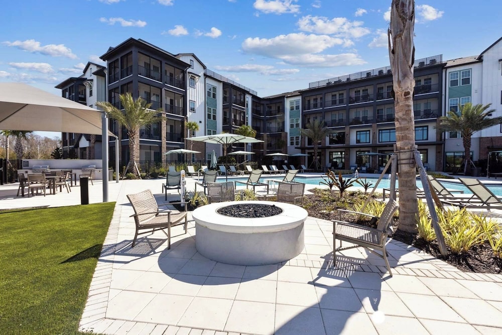 Landing Apartments near Sun City Center and Riverview