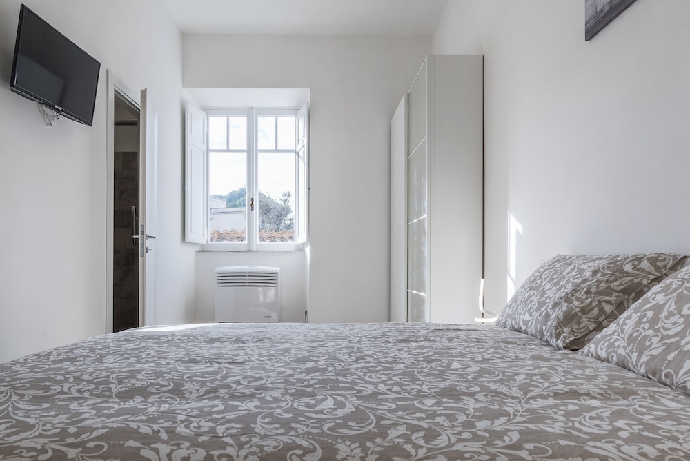 Colosseo & Colle Oppio Cozy Apartment
