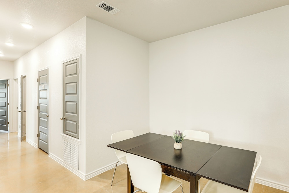 2 Mi to Downtown Temple: Newly Built Townhome!