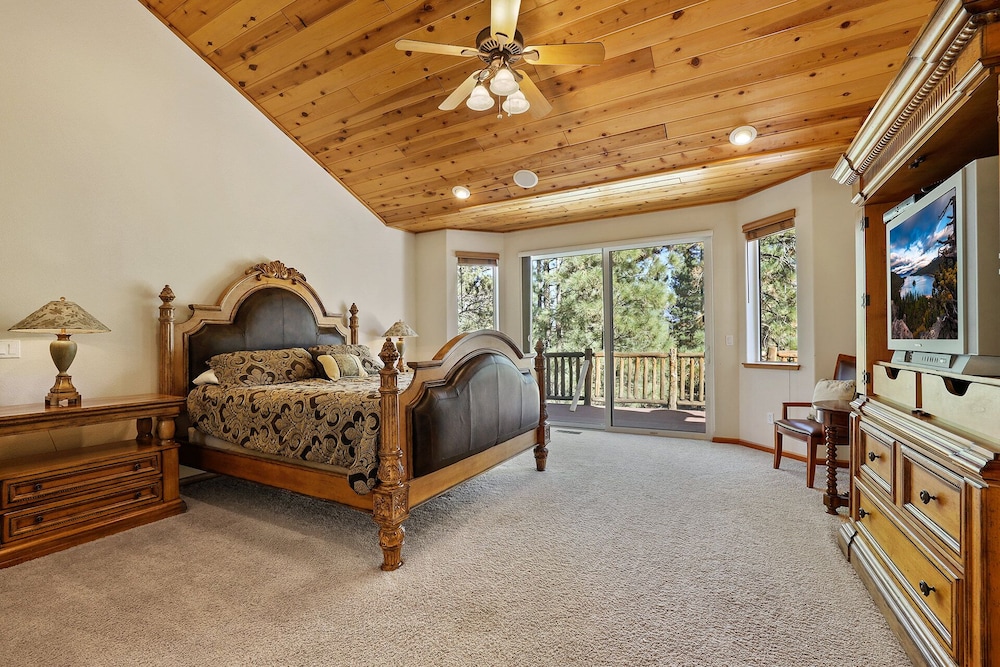 Fully Remodeled Tahoe Retreat with Game Room and Hot Tub view 4