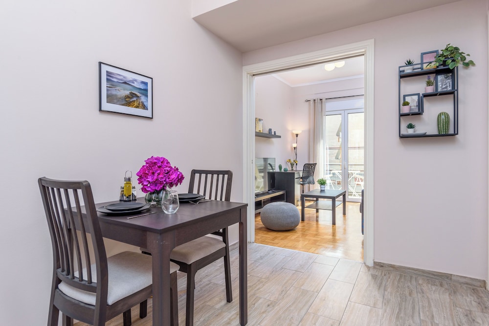 Selany's Chic Apt in the Heart of Athens