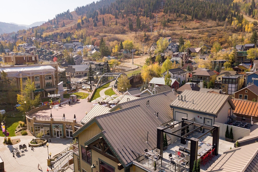 Hotel Lift Lodge Condo - Image 1