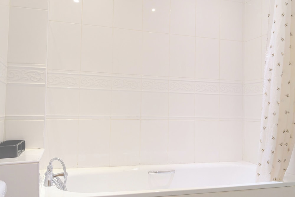 2 Bed - Sleeps 4 - Free Parking - 5 Min to Centre