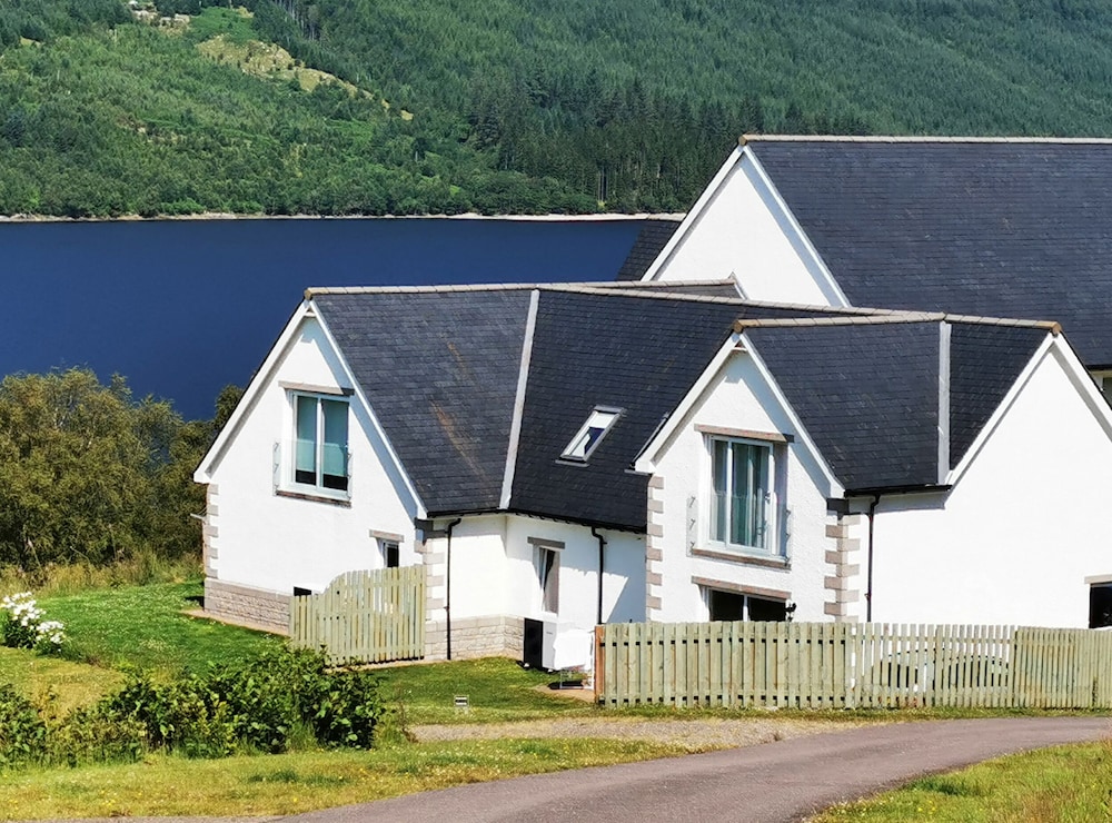 Lochside, 1 The Corries