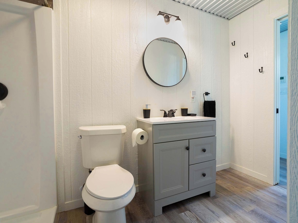 Bison View Secluded Cabin for 6 w/ Hot Tub on Wildlife Sanctuary