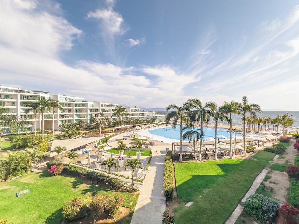 ARIA Residence Beachfront luxury