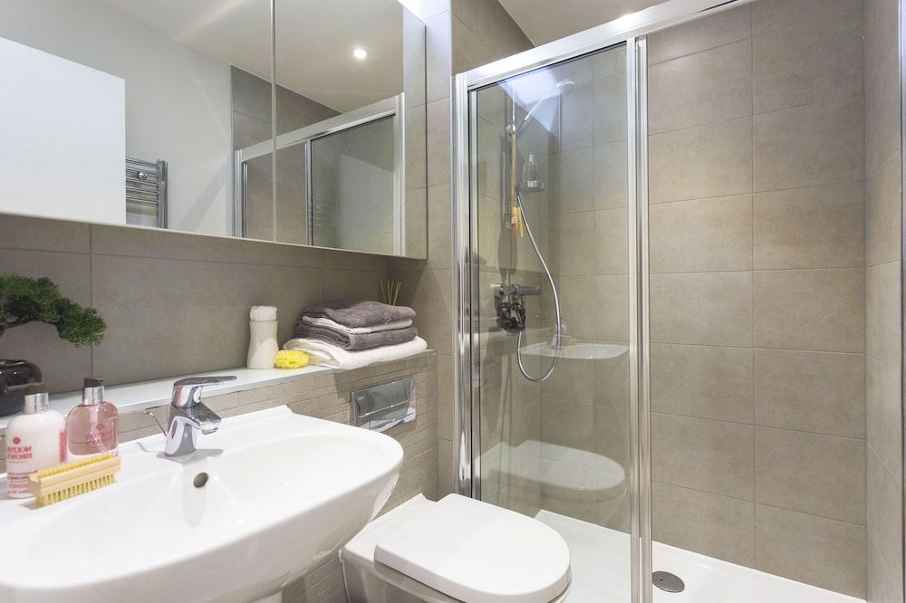 Accomodo London Southbank - Spacious & Elegant Apartments near Big Ben & London Eye