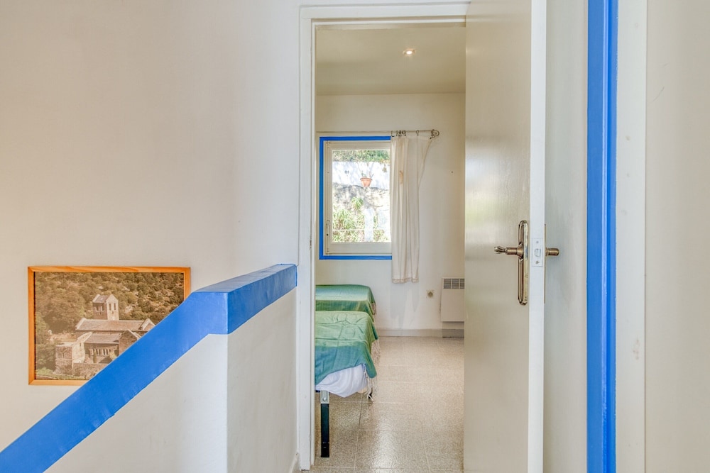 Townhouse in Roses Near Platja de Canyelles