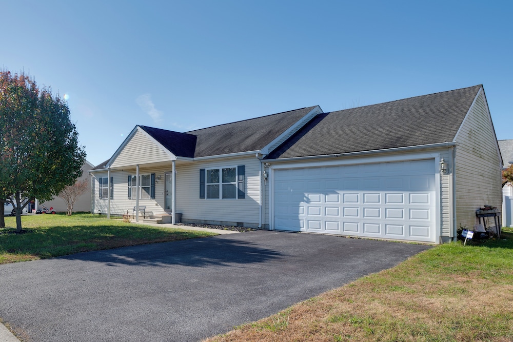 Walk to Dtwn Milton: Spacious Family Home w/ Yard