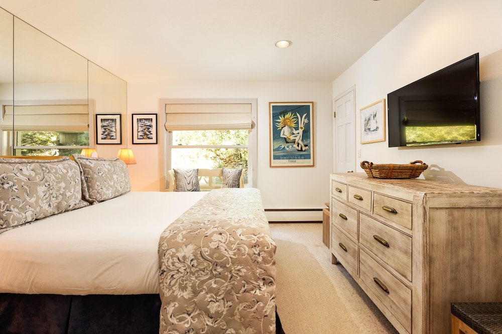 Durant Condominiums by Frias