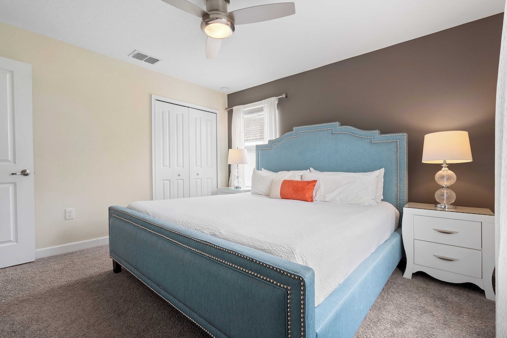 Stinger Luxe Retreat by Avantstay 8BR Luxury Villa Near Disney w/ Pool & Game Room