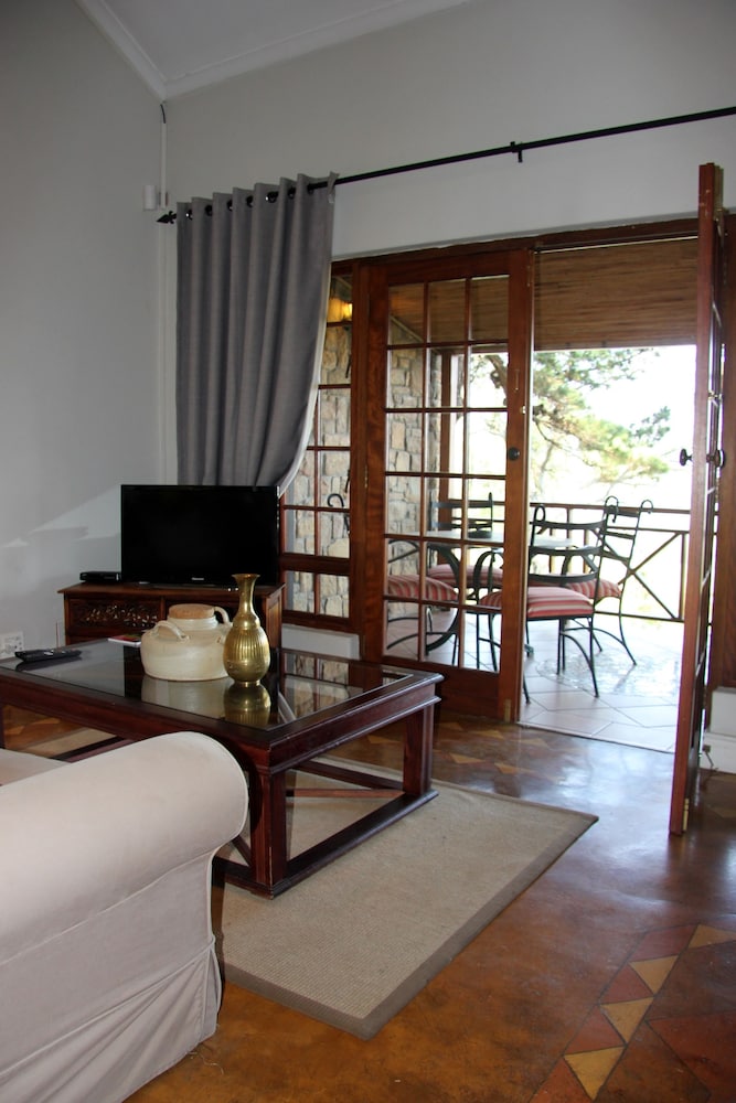 MontMartre Chalets and Guest House