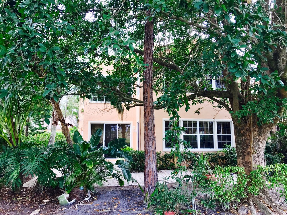 Private-Luxurious Mediterranean Villa - Property Image 13