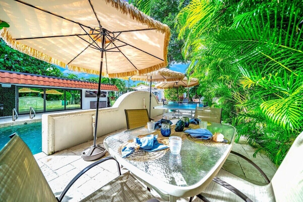 #1 Beach Estate Las Olas Beach Best Location