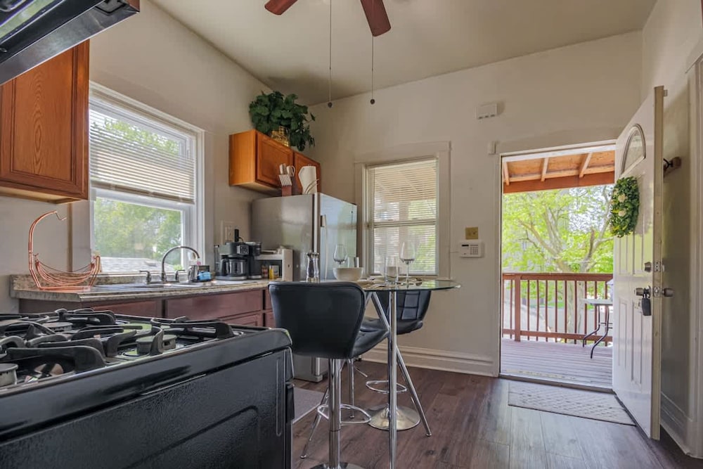 Comfy One Bed Apartment in Forest Park