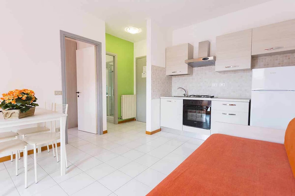 Residence with pool in Luni Mare