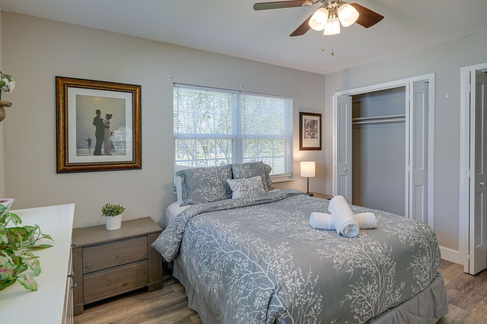 Vibrant Lakeland Home: 1 Mi to Lake Hollingsworth!