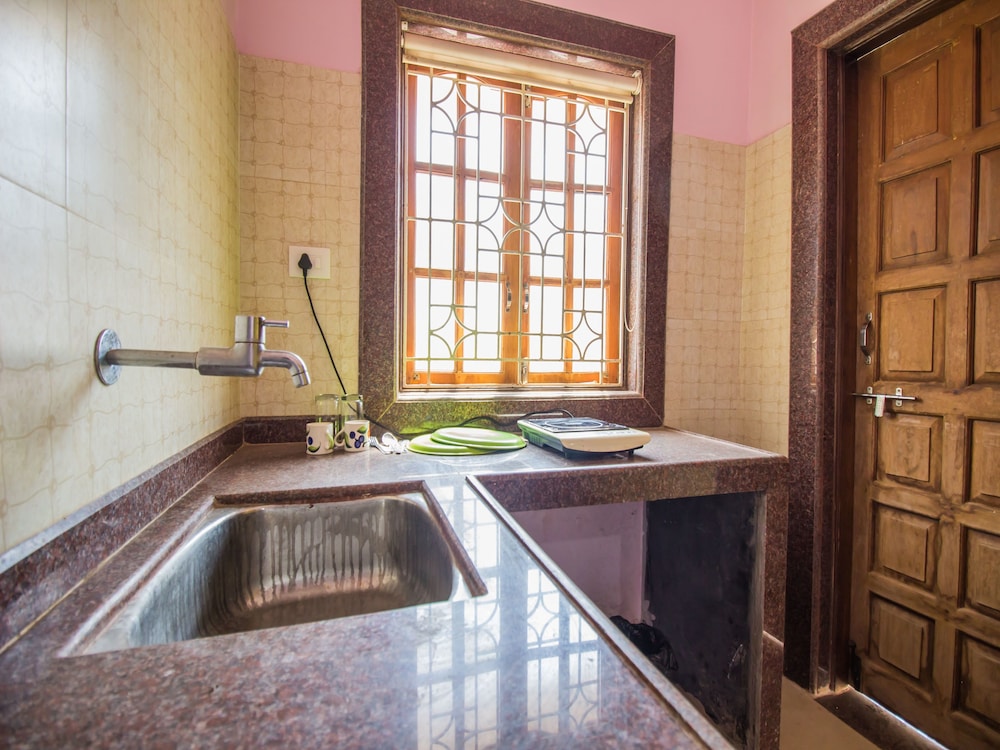 OYO 13147 Home Studio With Balcony Morjim Beach